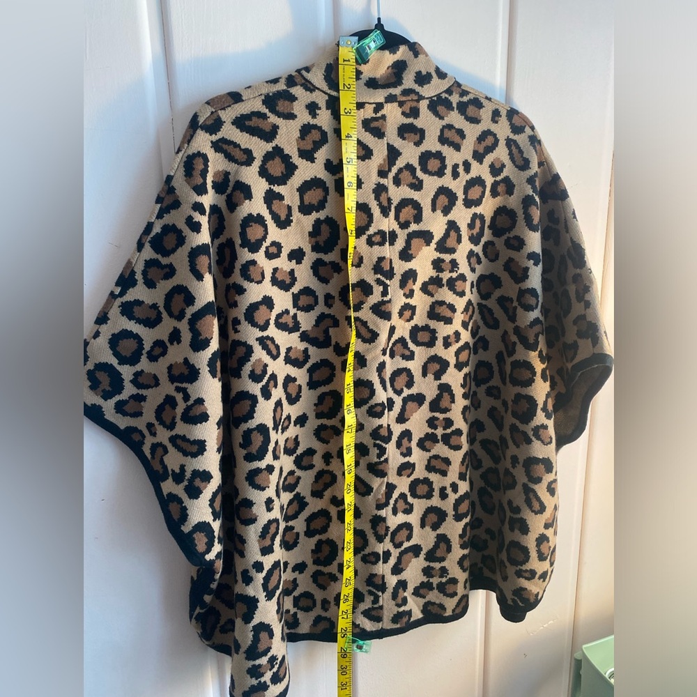 Tahari Tan and Black Animal Print Cape szSmall/medium - Picture 4 of 4
